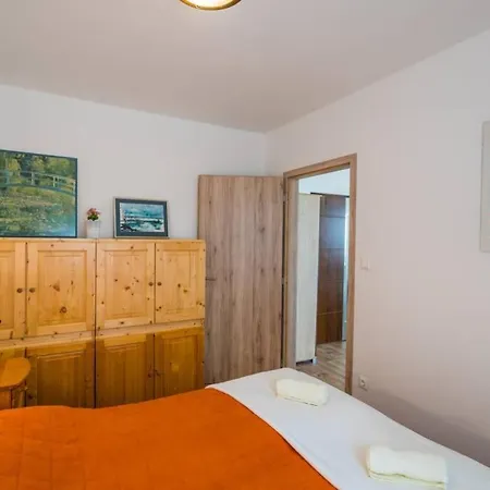 Gemini Ii Apartment